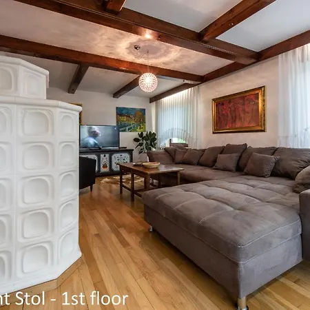 Apartment Artemida *