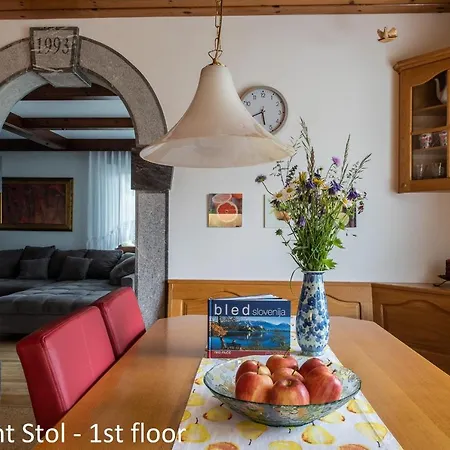 Apartment Artemida *